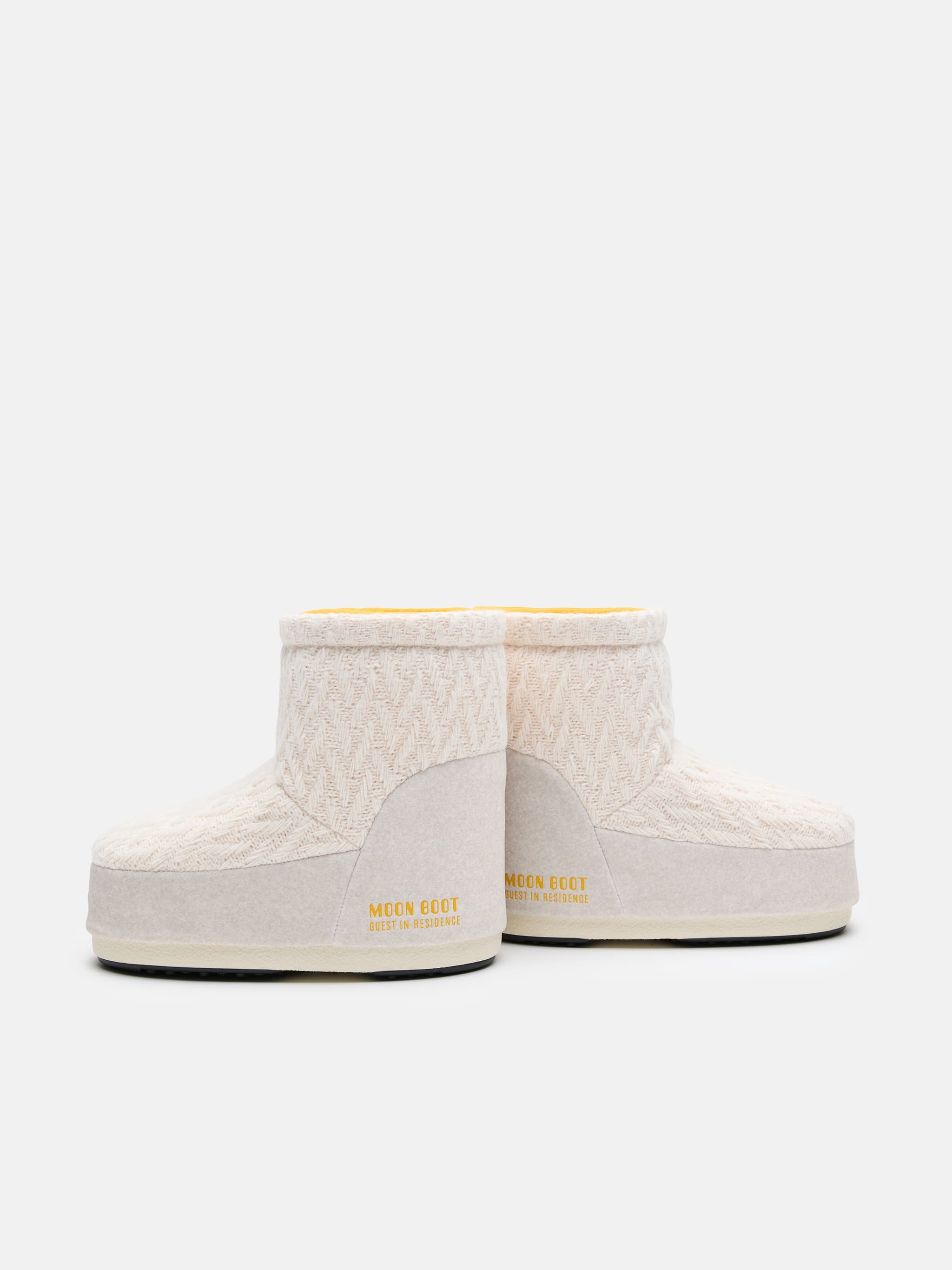 MOON BOOT X GUEST IN RESIDENCE ICON LOW NO LACE WEIß SAND STRICKSTIEFEL